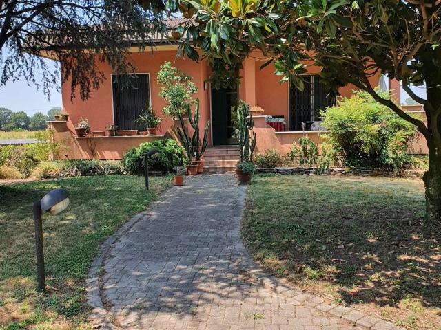 Case e ville in vendita di 322 m² in Via Bergamo