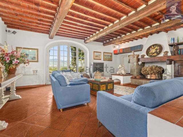 Case e ville in vendita di 322 m² in Via I Pozzi, 1224