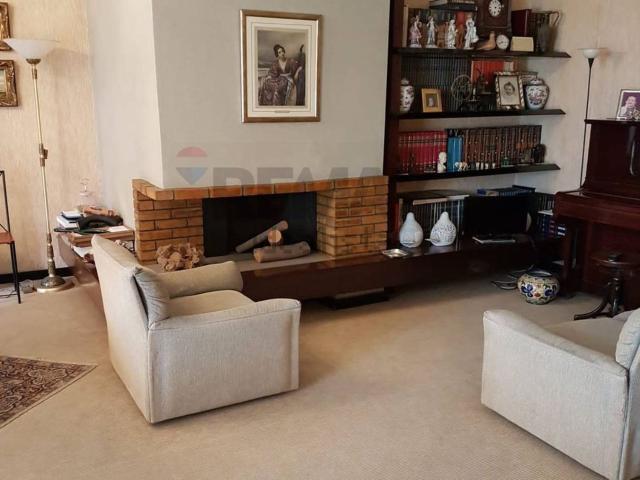 Villetta a schiera in vendita di 323 m² in Via Cardinale Nava, 12