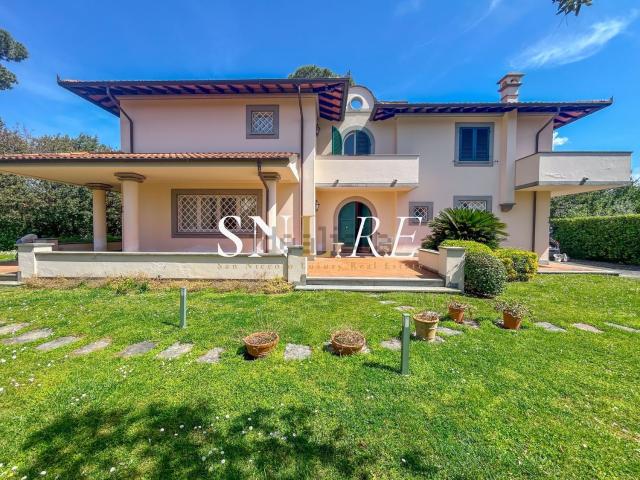 Case e ville in vendita di 323 m² in Via Don Lazzeri