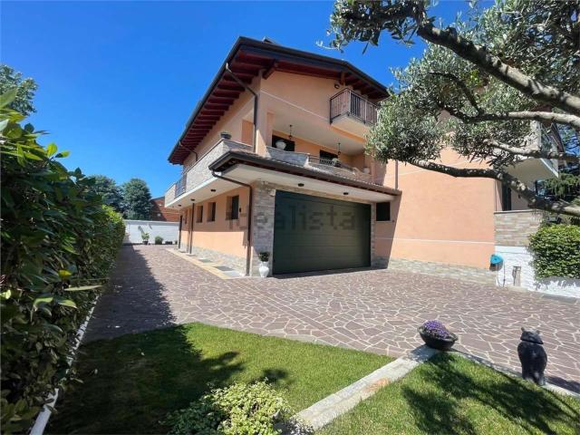 Case e ville in vendita di 323 m² in Via Eugenio Barsanti, 36