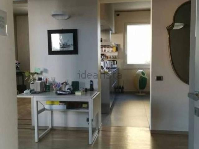 Case e ville in vendita di 323 m² in Via Martiri della Libertà, 9
