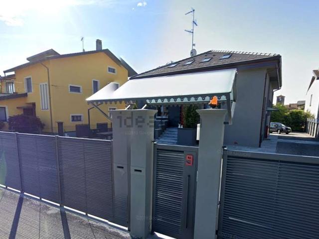 Case e ville in vendita di 323 m² in Via Martiri della Libertà, 9