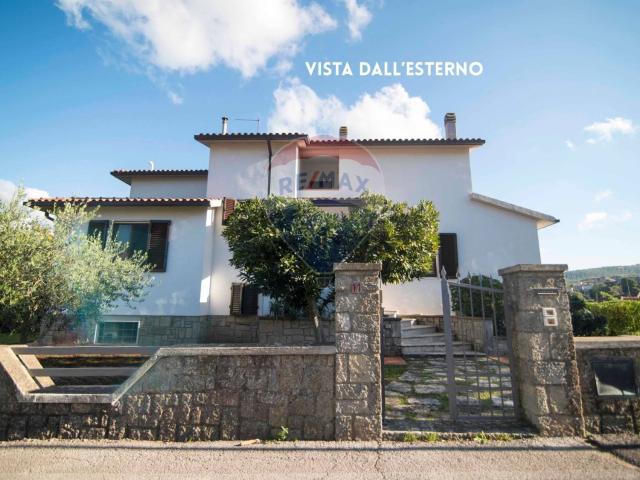 Case e ville in vendita di 323 m² in Via San Girolamo, 11