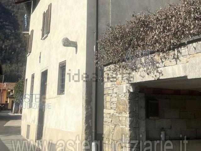 Case e ville in vendita di 323 m² in Via Sant&apos Anna