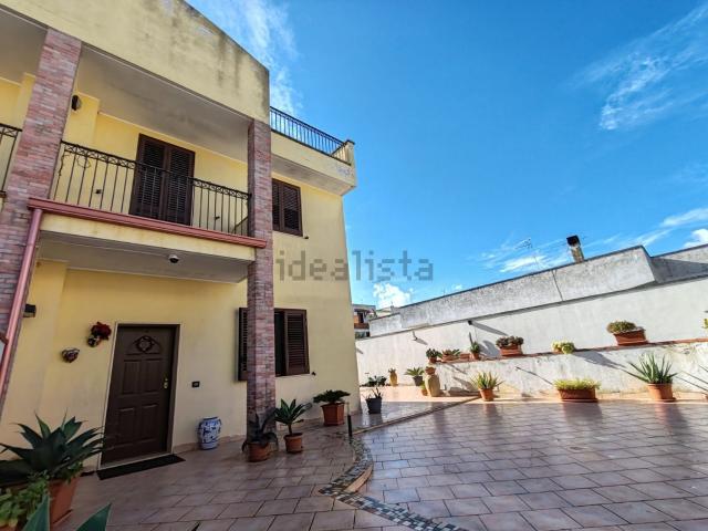 Case e ville in vendita di 323 m² in Via Porta Carlo, 14