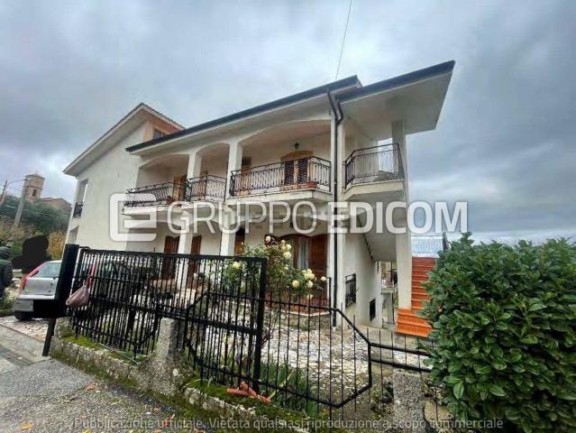 Case e ville in vendita di 323 m² in Via Riforma