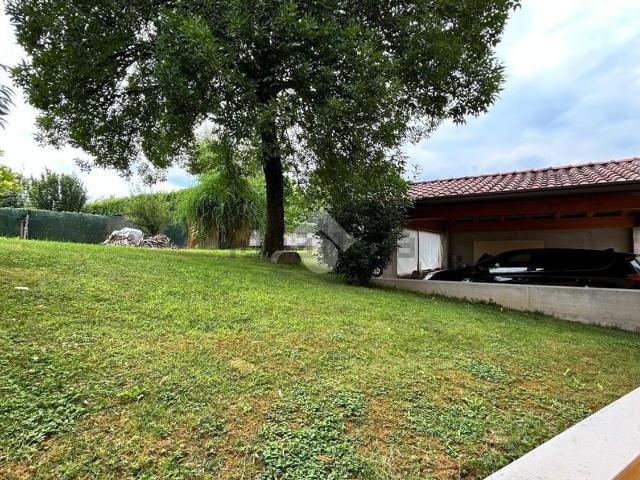 Case e ville in vendita di 323 m² in Viale dello Sport