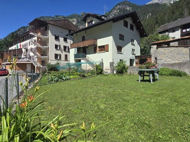 Case e ville in vendita di 323 m² in Frazione San Michele, 6