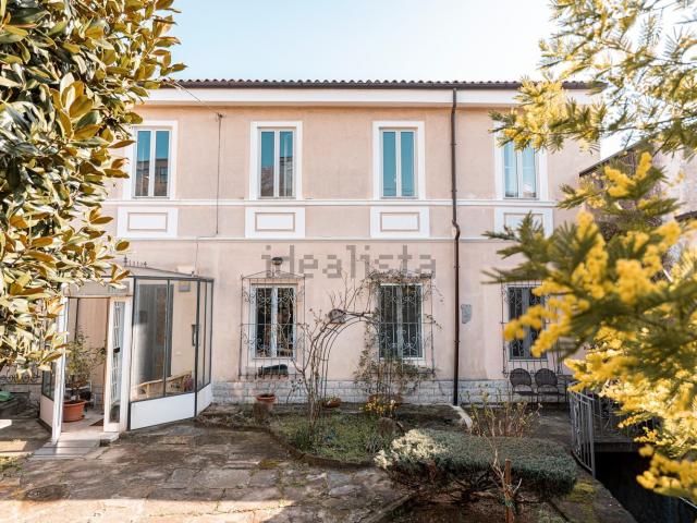 Case e ville in vendita di 324 m² in Via dello Scoglio