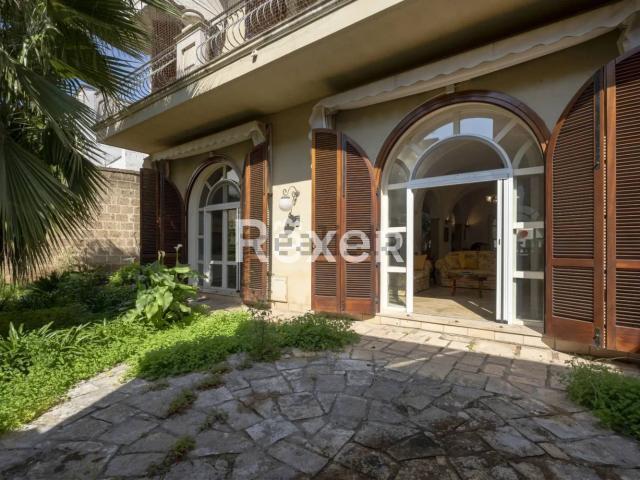 Case e ville in vendita di 324 m² in Via Ferdinando Biscosi, 32