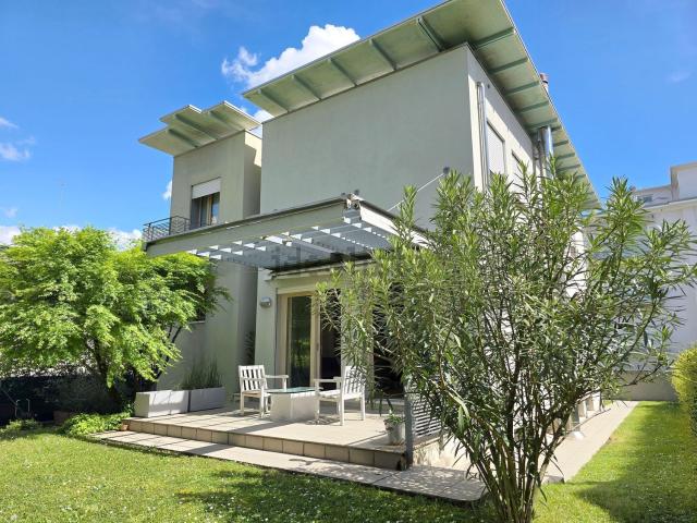 Case e ville in vendita di 324 m² in Via Lorenzo da Ponte