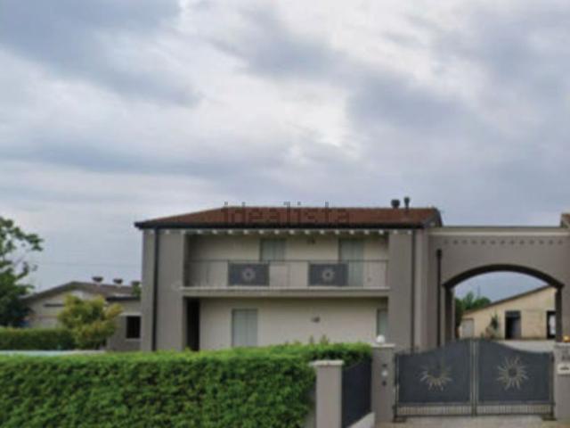Case e ville in vendita di 324 m² in Via Marcello Avenali