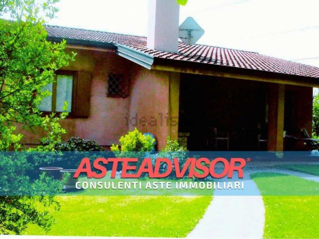 Case e ville in vendita di 324 m² in Via Nuova Fratte, 61