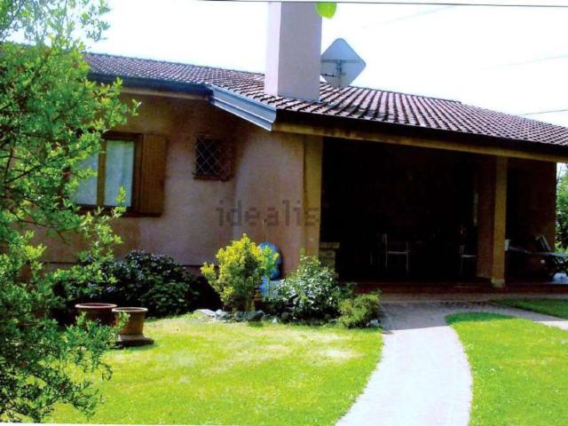 Case e ville in vendita di 324 m² in Via Nuova Fratte, 61