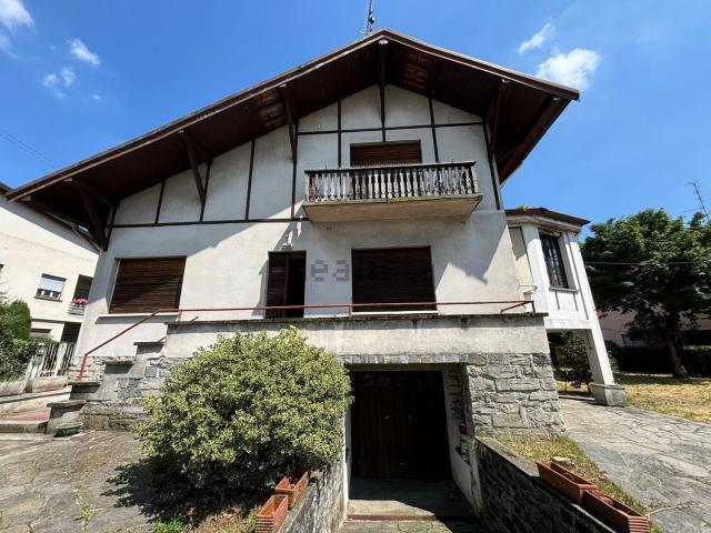 Case e ville in vendita di 324 m² in Via Sant&apos Agata