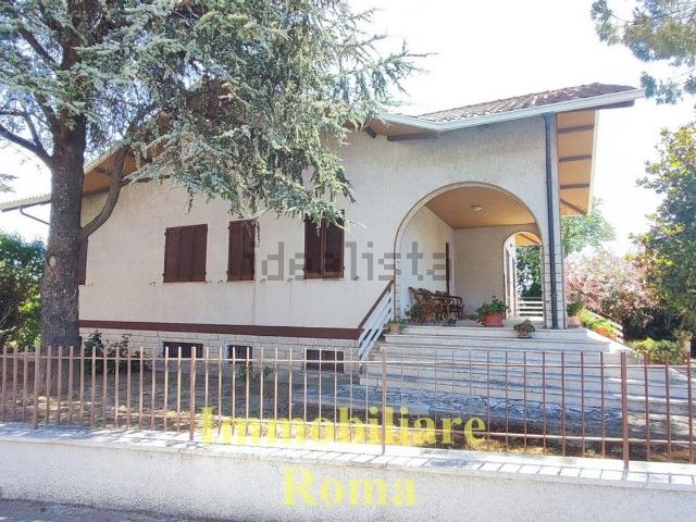 Case e ville in vendita di 325 m²