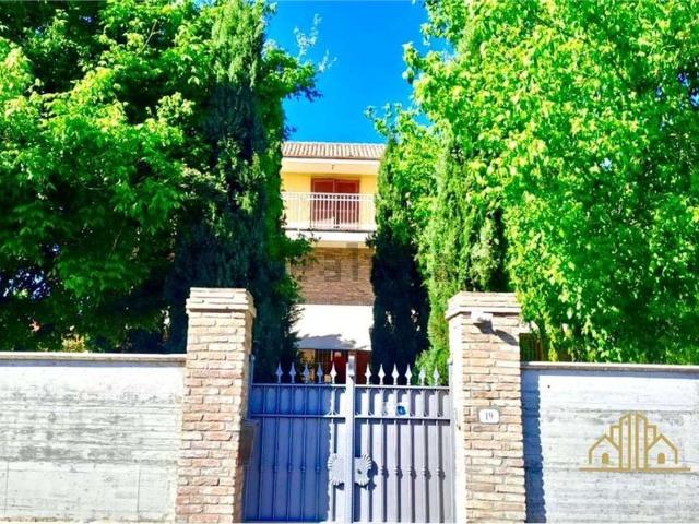 Case e ville in vendita di 325 m²