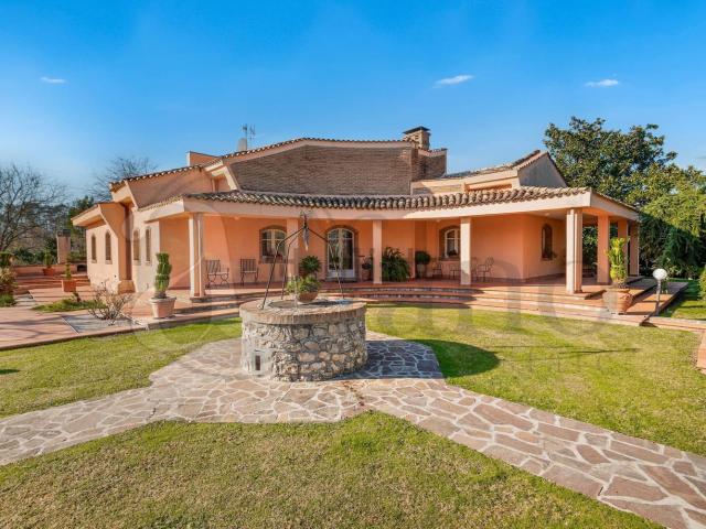 Case e ville in vendita di 325 m² in Via Collecedro, 29