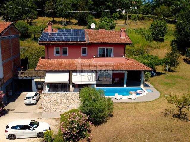 Case e ville in vendita di 325 m² in Via Conche, 34