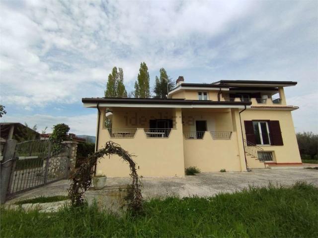 Case e ville in vendita di 325 m² in Via Antonio Gramsci, 1