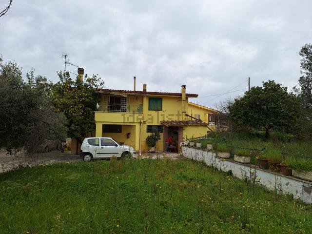 Case e ville in vendita di 325 m² in Via dei Villini