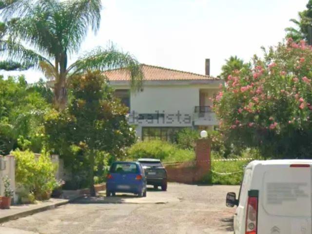 Case e ville in vendita di 325 m² in Via Fondaco Nuovo