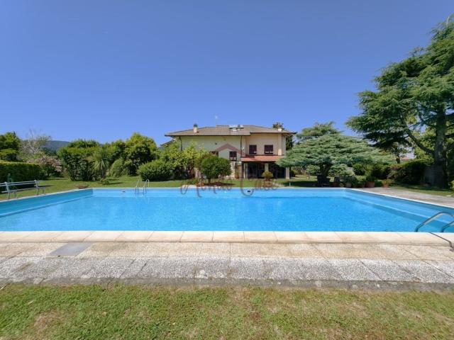 Case e ville in vendita di 325 m² in Via Forano, 9