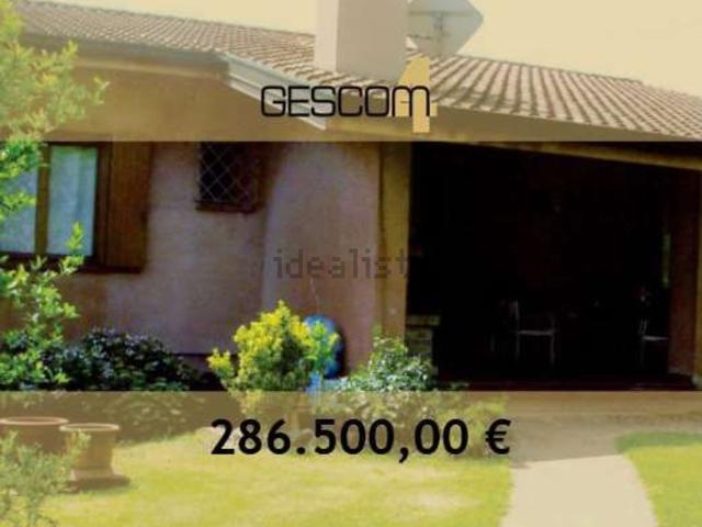 Case e ville in vendita di 325 m² in Via Nuova Fratte