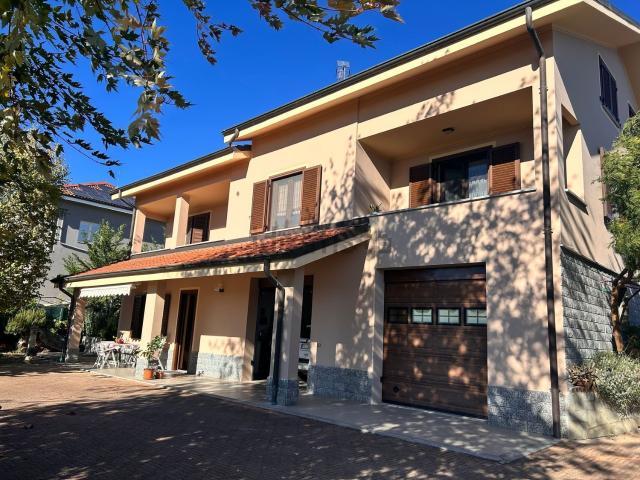 Case e ville in vendita di 325 m² in Via Viapiana, 12