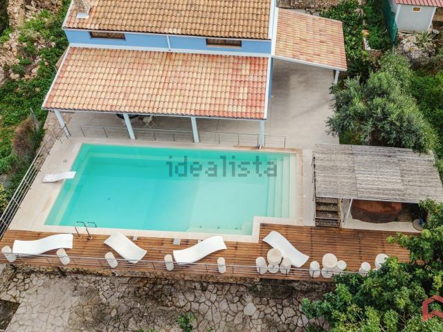 Case e ville in vendita di 325 m² in Contrada Fraginesi