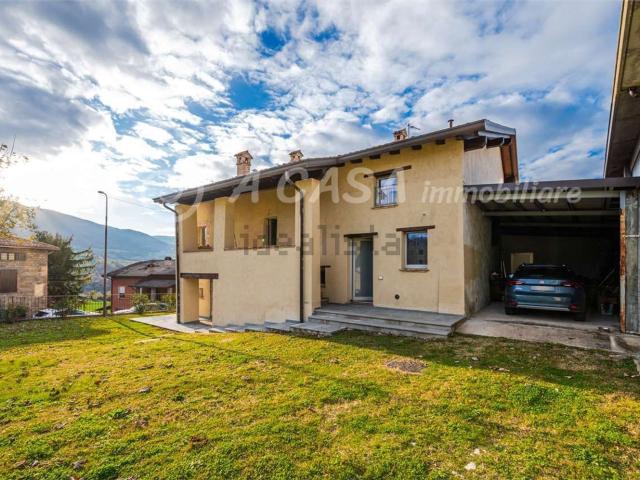 Case e ville in vendita di 325 m² in Strada Val Sporzana, 13
