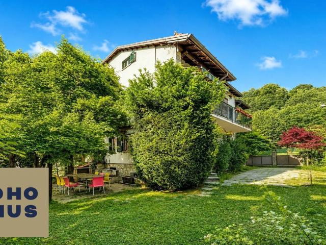 Case e ville in vendita di 325 m² in Strada Vecchia, 17
