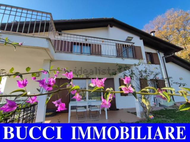 Case e ville in vendita di 325 m² in Strada Vicinale Agostinone