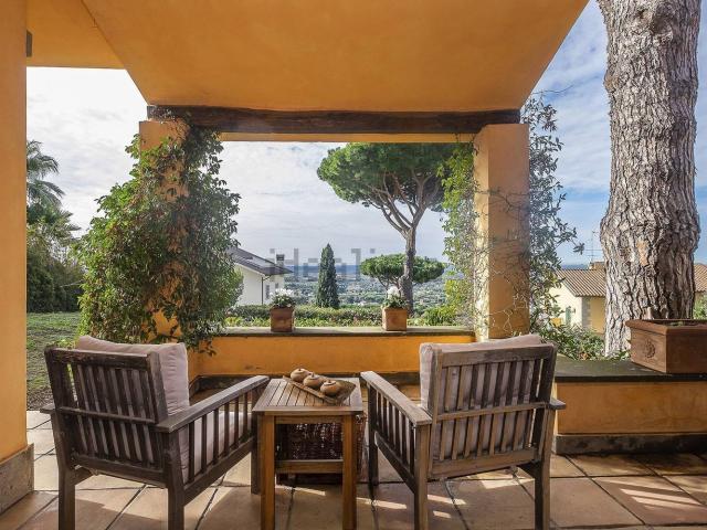 Case e ville in vendita di 326 m² in Via Guglielmo Marconi