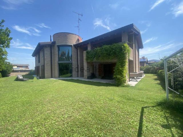Case e ville in vendita di 326 m² in Via San Francesco, 14