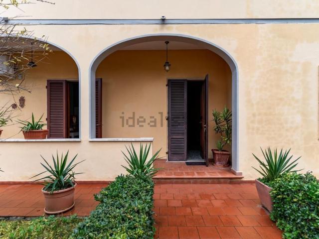 Case e ville in vendita di 326 m² in Via Vincenzo Bellini
