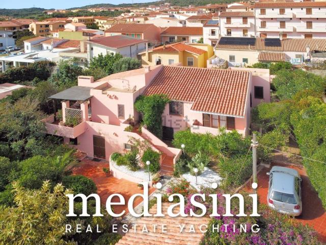 Case e ville in vendita di 327 m² in Via Capo Testa, 5
