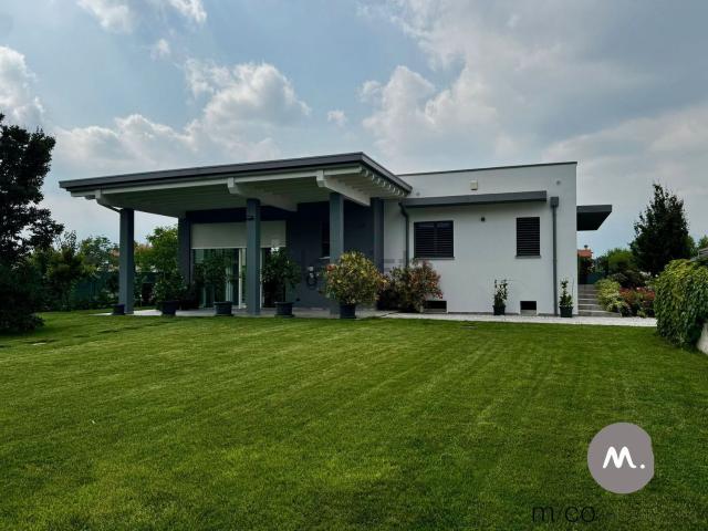 Case e ville in vendita di 327 m² in Via Cesiol, 3
