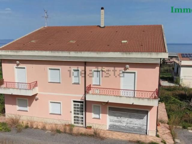 Case e ville in vendita di 327 m² in Via Agliastri