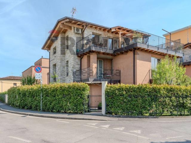 Case e ville in vendita di 327 m² in Via Luigi Calvetti, 9