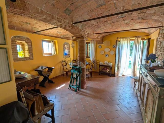 Case e ville in vendita di 327 m² in Via San Tomaso, 2928