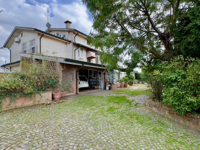 Case e ville in vendita di 327 m² in Via Santa Lucia, 283