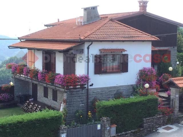 Case e ville in vendita di 327 m² in Via Poggio Tesoro
