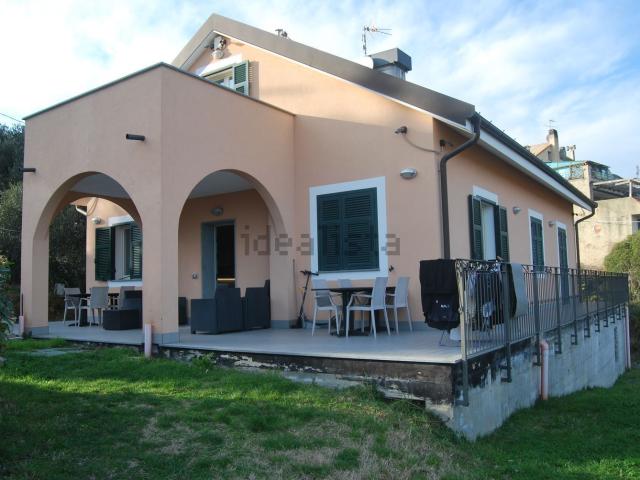 Case e ville in vendita di 328 m² in Via degli Ulivi, 1