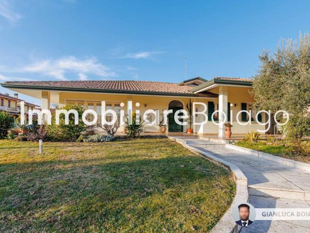 Case e ville in vendita di 328 m² in Via Maso