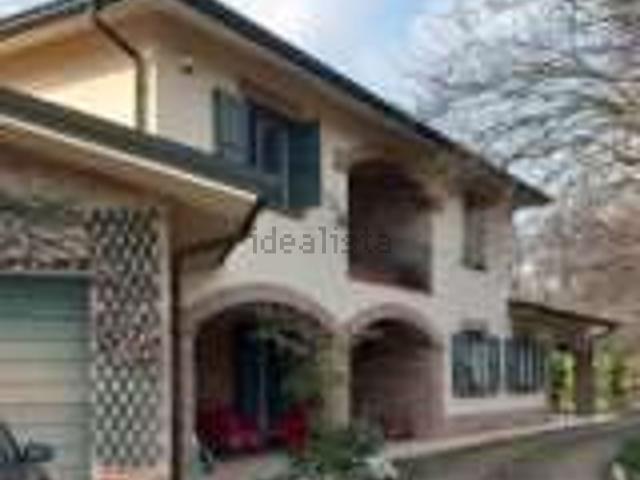 Case e ville in vendita di 328 m² in Via Vecchi, 6