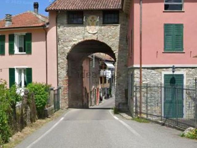 Case e ville in vendita di 328 m² in Strada Privata