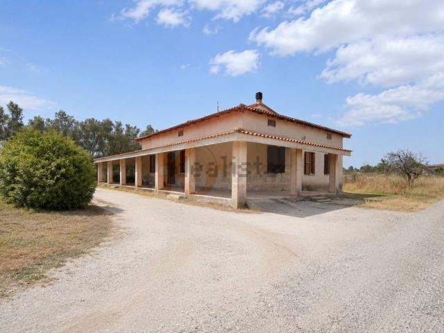 Case e ville in vendita di 328 m² in Strada Vicinale Serralonga Lu Pinu