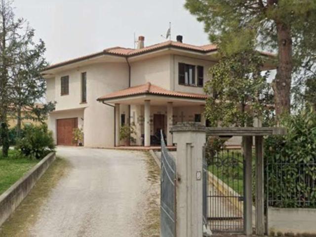 Case e ville in vendita di 329 m² in Via Andrea Cardinali